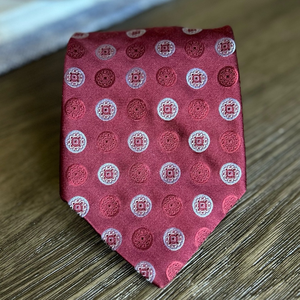 Brooks Brothers NWT 100% Silk Burgundy & Light Blue Abstract Design Men’s Tie!